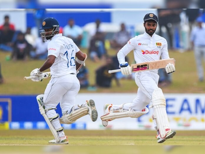 63elk8r8_dhananjaya-de-silva-dimuth-karunaratne-afp_625x300_27_July_22.jpg