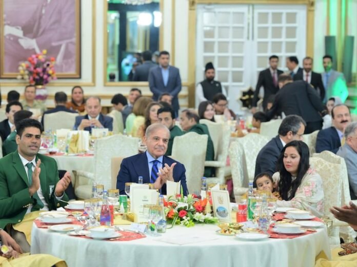 kai8rtfg_arshad-nadeem-shehbaz-sherif_625x300_17_August_24.jpeg