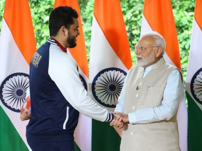 9get2t18_yogesh-kathuniya-and-prime-minister-narendra-modi-ians_625x300_13_September_24.jpg