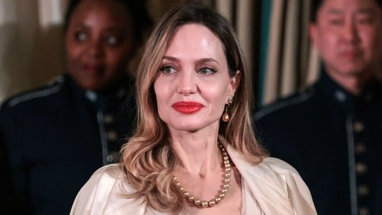 Angelina_Jolie_1727411318621_1727411324185.png