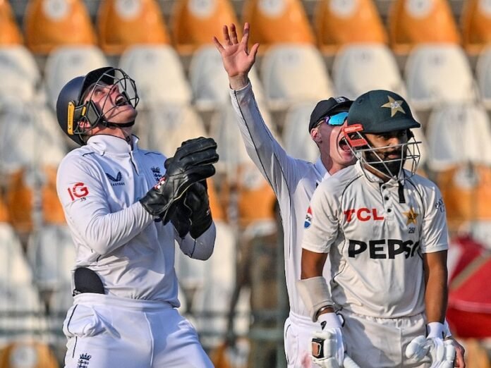 05t1ck9o_pakistan-vs-england_625x300_15_October_24.jpg