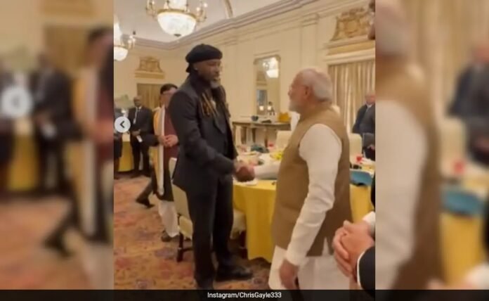 12b81lko_chris-gayle-with-pm-narendra-modi_625x300_02_October_24.jpeg