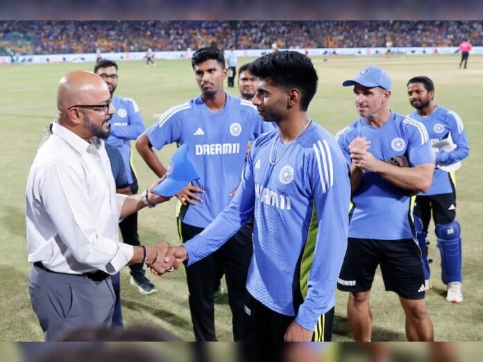 vikvve2o_murali-kartik-mayank-yadav-bcci_625x300_07_October_24.jpg